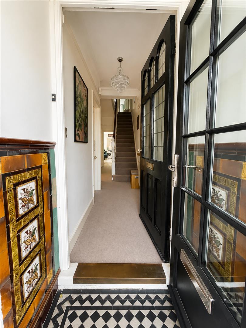 5 bed property in Taylor Road, Wallington